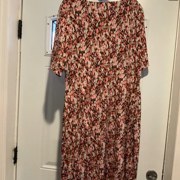 Professional Dress - Picture 3 of 5